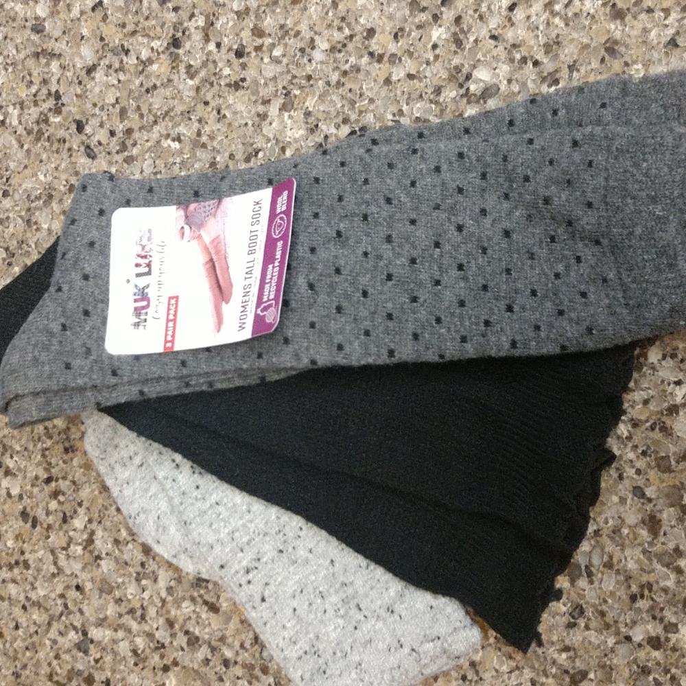 COPY - MUK LUKS WOMAN'S TALL BOOT SOCKS NWT
